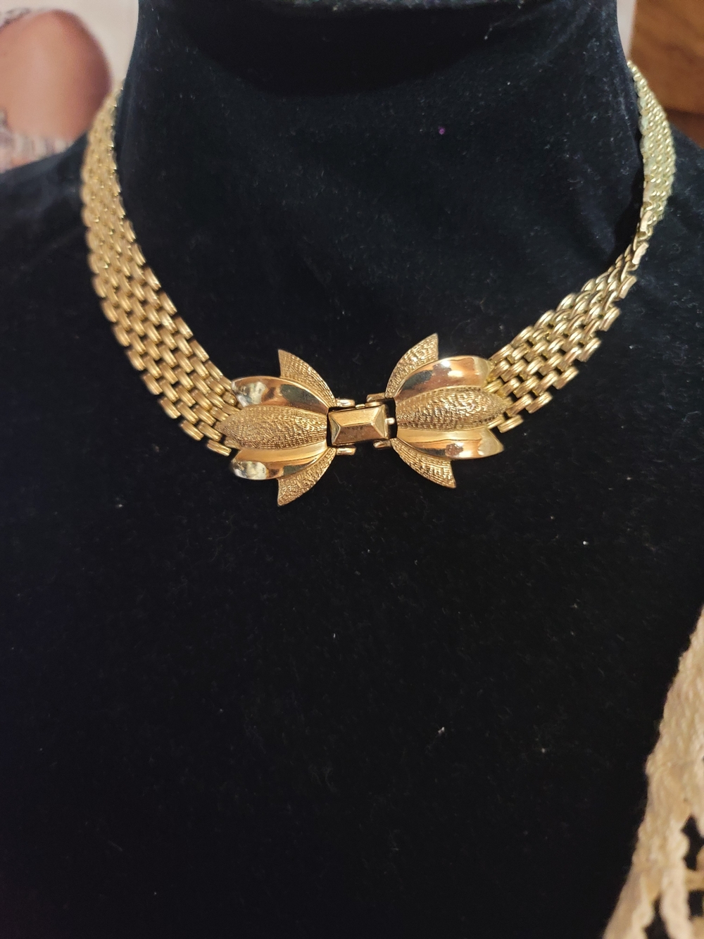 Vintage Gold Bow Collar Necklace